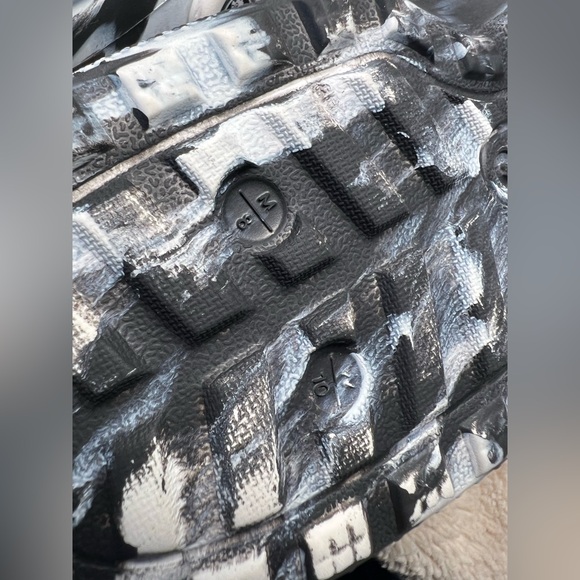 Lined Crocs women’s size 10 or mens 8 - Picture 6 of 6